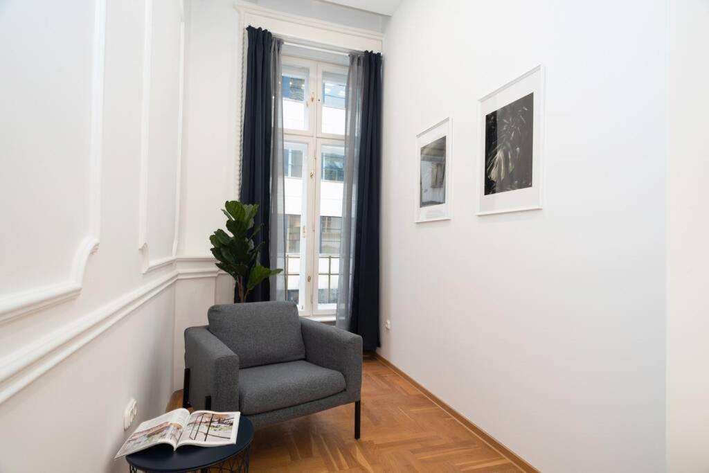 Best Located, 150 M2 5 Bedrooms Apt., Boedapest Buitenkant foto