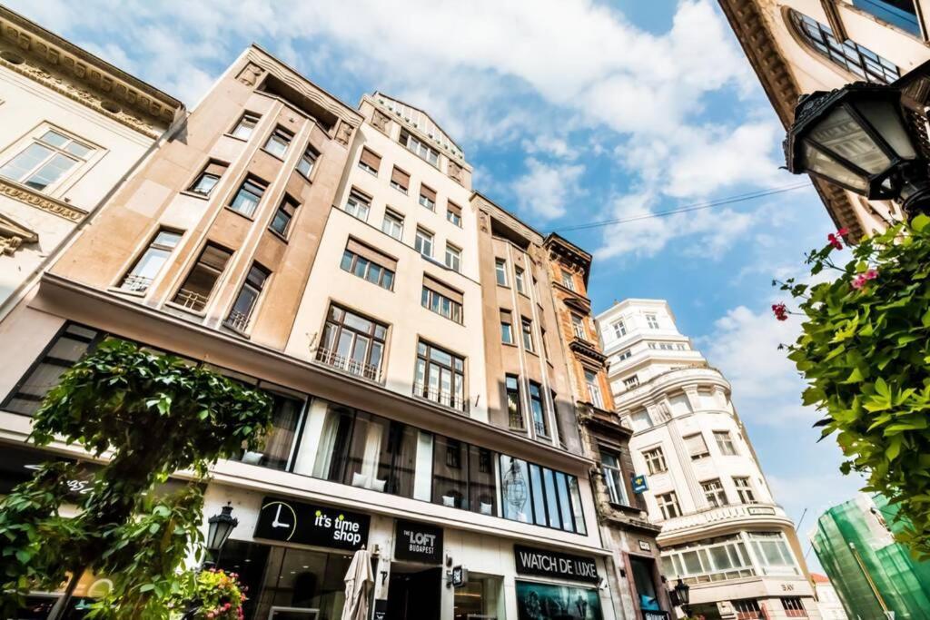 Best Located, 150 M2 5 Bedrooms Apt., Boedapest Buitenkant foto