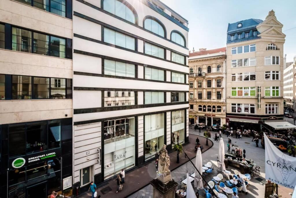 Best Located, 150 M2 5 Bedrooms Apt., Boedapest Buitenkant foto